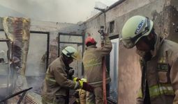 Rumah di Komplek Polri Terbakar, Kerugian Mencapai Ratusan Juta Rupiah - JPNN.com