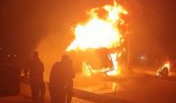 Truk Tangki Ludes Terbakar, Petugas Kewalahan Memadamkan Api, Oh Ternyata - JPNN.com