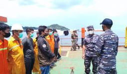 KRI Mandau 621 Amankan Kapal Bermuatan 4.100 Ton CPO di Selat Makassar - JPNN.com