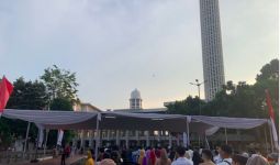 Masjid Istiqlal Penuh Sesak Saat Pelaksanaan Salat Id, Ada Wapres Kiai Maruf Amin - JPNN.com