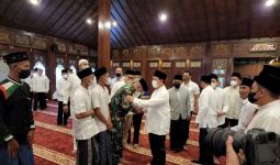 Prabowo Subianto Salat Id di Masjid Nurul Wathon Hambalang - JPNN.com