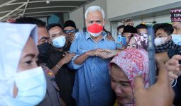 Ganjar Pranowo Diteriaki Presiden Ketika Tiba di Makassar - JPNN.com