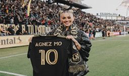 Keren, Agnes Mo jadi Kapten Kehormatan Klub Los Angeles FC, dapat Jersei Nomor 10 - JPNN.com
