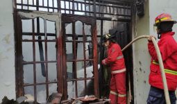 Rumah Warga di Tambun Terbakar, Damkar Kota Bekasi Sampai Turunkan 3 Unit Branwir - JPNN.com