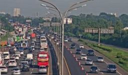 Pukul 08.01 WIB, Arus Lalu Lintas di Sejumlah Titik Tol Japek Arah Jakarta Padat - JPNN.com