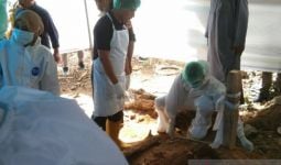 Kuburan Amis Ando Dibongkar, Jasadnya Dibedah, Hasil Autopsi Tunggu 3 Minggu - JPNN.com