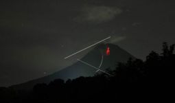 Siaga, Gunung Merapi Bergejolak, 154 Kali Gempa Guguran - JPNN.com