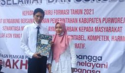 PPPK Guru Masuk, Istri Ketum Honorer Tersingkir di Sekolah Induk, Sedih Banget - JPNN.com