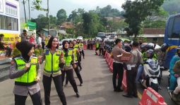 Aksi Polwan di Bandung Ini Tak Biasa, Lihat - JPNN.com