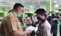 Sudah 2 Tahun Warga Bogor Mengurus KTP Tidak Selesai - JPNN.com