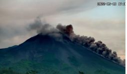 Gunung Merapi Luncurkan Awan Panas Sejauh 1.800 Meter, Waspada - JPNN.com