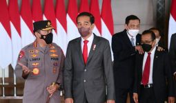 Pak Luhut Senang Banget Sebelum ke AS, di Belakang Jokowi, Menteri Ini Sampai Dipijat - JPNN.com