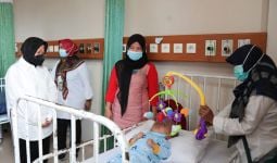 Gandeng Kitabisa.com, Mensos Risma Bantu Tiga Anak Penderita Sakit Berat - JPNN.com