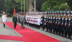 Prabowo Berjalan di Karpet Merah, Langsung Disambut Hormat Bersenjata - JPNN.com