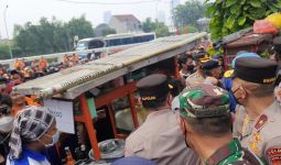 Kapolda Metro Jaya dan Pangdam Jaya Borong Dagangan untuk Massa Demo Buruh - JPNN.com