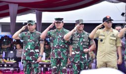 Lihat, Ekspresi KSAL Yudo dan Jenderal Andika Saat Upacara Pembukaan Latsitarda Nusantara 2022 di Lombok - JPNN.com
