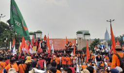 Demo Buruh di Depan DPR, Ribuan Massa Penuhi Jalan - JPNN.com