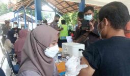 Setengah Juta Warga Cirebon Sudah Mendapat Suntikan Vaksin Dosis Ketiga - JPNN.com