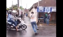 Pelaku Kabur ke Gang, Polisi Lepas Tembakan, Viral! - JPNN.com