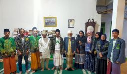 Santri Dukung Ganjar Sowan ke Ulama Besar di Banten Untuk Tabaruk - JPNN.com