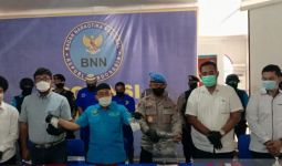 BNNP Kalbar Memusnahkan 200 Gram Sabu-Sabu Milik Oknum Polisi Aktif - JPNN.com