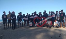 Aksi Ganjar Milenial NTT Bersih-Bersih Pantai untuk Tarik Wisatawan - JPNN.com