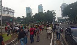 Massa Unjuk Rasa Mulai Padati Bundaran Patung Kuda dan DPR, Polisi Bersiap - JPNN.com