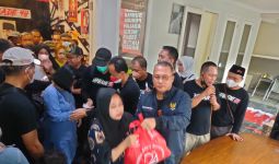 Barikade 98 Peringati Kehancuran Rezim Soeharto dengan Berbagi Sembako - JPNN.com