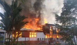 Kebakaran Melanda Kantor BKPSDM Kapuas Hulu - JPNN.com