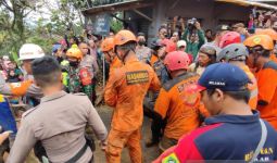Longsor di Bogor, Jasad Bu Eneng Terjepit Barang, Semua Korban Sudah Ditemukan - JPNN.com