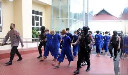14 Anggota Perguruan Silat Ini Dijemput Polisi, Langsung Disuruh Ganti Baju, Lihat - JPNN.com