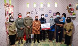 Mensos Risma Bersama Pemkab Kendal Salurkan Bansos kepada Penderita Kanker - JPNN.com