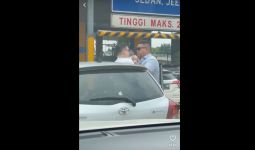 Bang Jago Ini Turun dari Pajero lalu Menampar Sopir Mobil Yaris, Viral Deh - JPNN.com