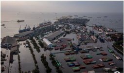Lihat Dahsyatnya Banjir Rob yang Melanda Semarang - JPNN.com