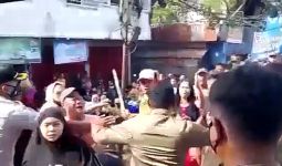 Pedagang Serang Satpol PP Pakai Parang, Wali Kota Samarinda Bilang Begini - JPNN.com
