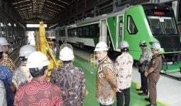 Ketua MPR Tinjau Produksi Kereta dan Bus Listrik PT Inka, Lihat - JPNN.com