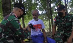 Warga Perbatasan: Kami Lebih Memilih Berobat di Pos Satgas dan Dilayani TNI - JPNN.com