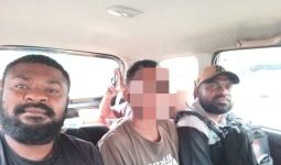 Penjahat Ini Hanya Terdiam Saat Diapit Dua Anggota Resmob Berwajah Sangar - JPNN.com
