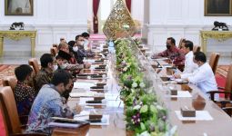 Jokowi Temui Seluruh Komisioner KPU, Titip Pelaksanaan Pemilu, Ada 2 Menteri Mendampingi - JPNN.com