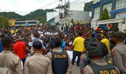 Demo Tolak Otsus dan DOB Bertajuk Referendum Papua Dibubarkan Polisi - JPNN.com
