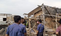 Puluhan Rumah di Tangerang Rusak Diterjang Angin Puting Beliung, Lihat Kondisinya - JPNN.com