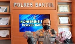 AKBP Ihsan Menunjukkan Segepok Uang Milik TN, Dia Adalah - JPNN.com