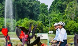 Pagi-pagi, Jokowi Sambut Kedatangan Orang Penting, Sepeda Khusus pun Dikeluarkan - JPNN.com