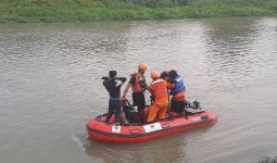 Wahyu Tertabrak Fortuner, Hilang di Sungai Kalimalang, Brimob Turun Tangan - JPNN.com
