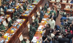 Komisi I DPR Gelar Raker dengan Wamenhan dan Panglima TNI, Tetapi - JPNN.com