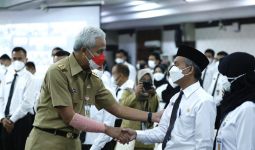Ganjar Pranowo Angkat Ribuan Guru Honorer Jadi PPPK di Jateng - JPNN.com