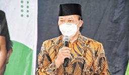 Prihatin atas Kesusahan Pekerja Indonesia di Malaysia, Ustaz HNW Siap Lakukan Ini - JPNN.com