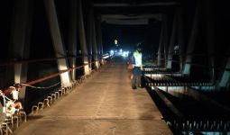 Terjatuh dari Jembatan, 3 Warga Tercebur ke Sungai di Sukabumi - JPNN.com