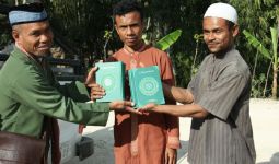 Muslim NTT Terharu Bisa Mendapatkan Al-Qur'an  - JPNN.com