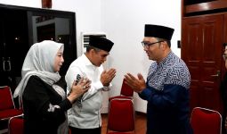 Takziah ke Kediaman Ridwan Kamil, Sekjen Gerindra Bawa Pesan Prabowo - JPNN.com